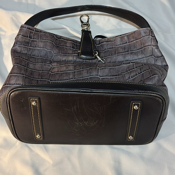 Dooney & Bourke Brown Croco Embossed Leather Logo Lock Hobo Bag with wristlet - Picture 10 of 12